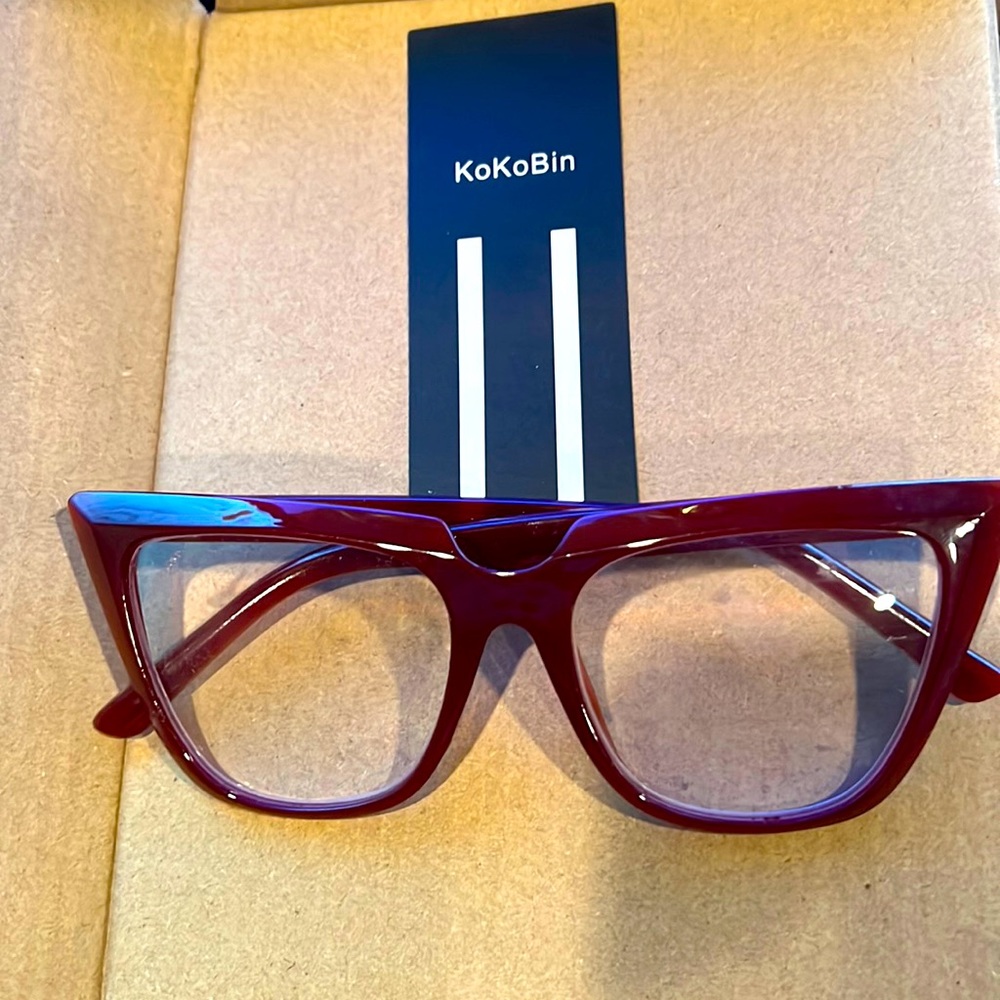 4 pack eye glasses/readers black, burgundy, white and tortoise shell frames.